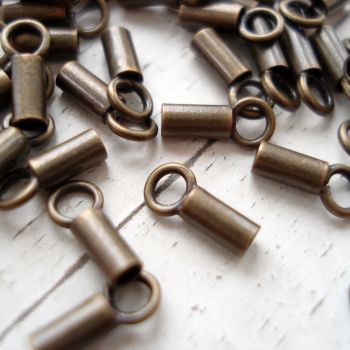 TINY LOOPED CORD END