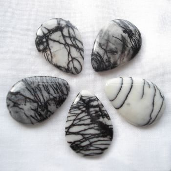 PICASSO STONE PENDANT